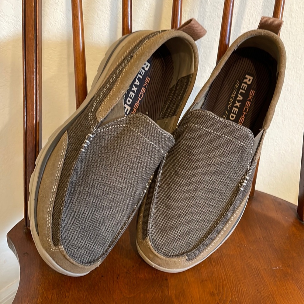 Skechers relaxed fit men’s canvas slip on